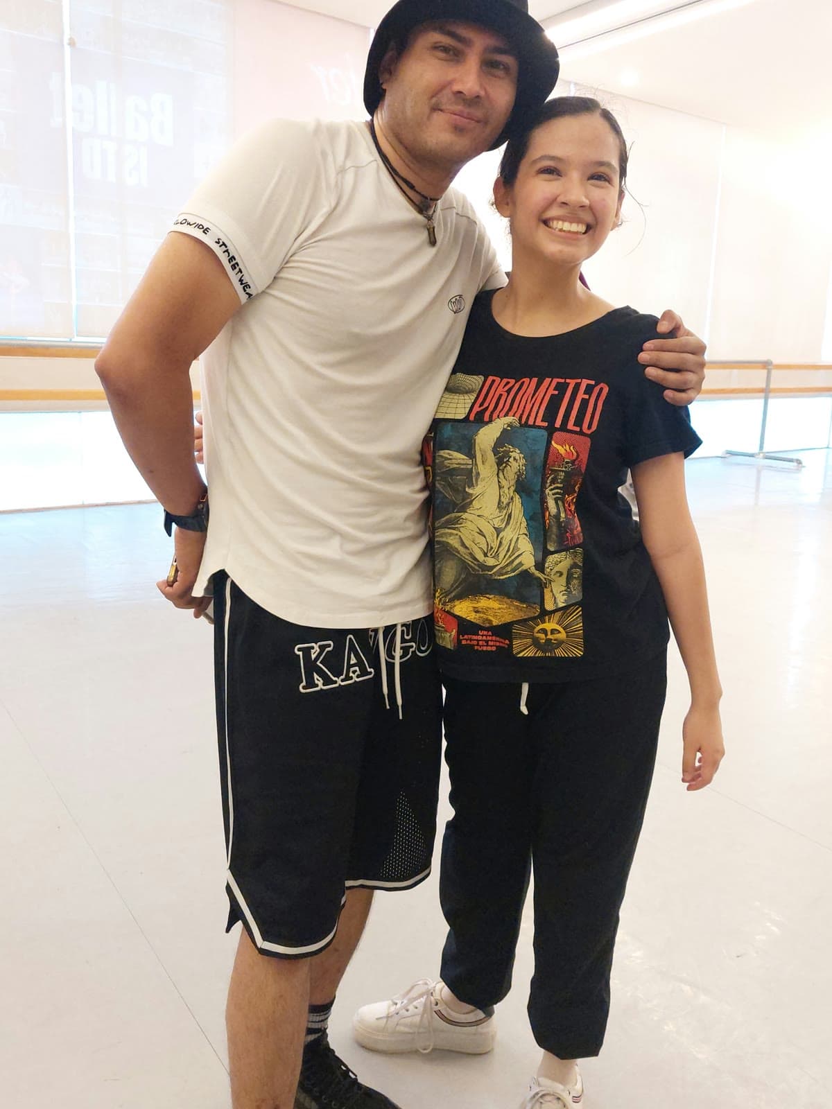 Ada Chanona con Alan en la sala de ensayo